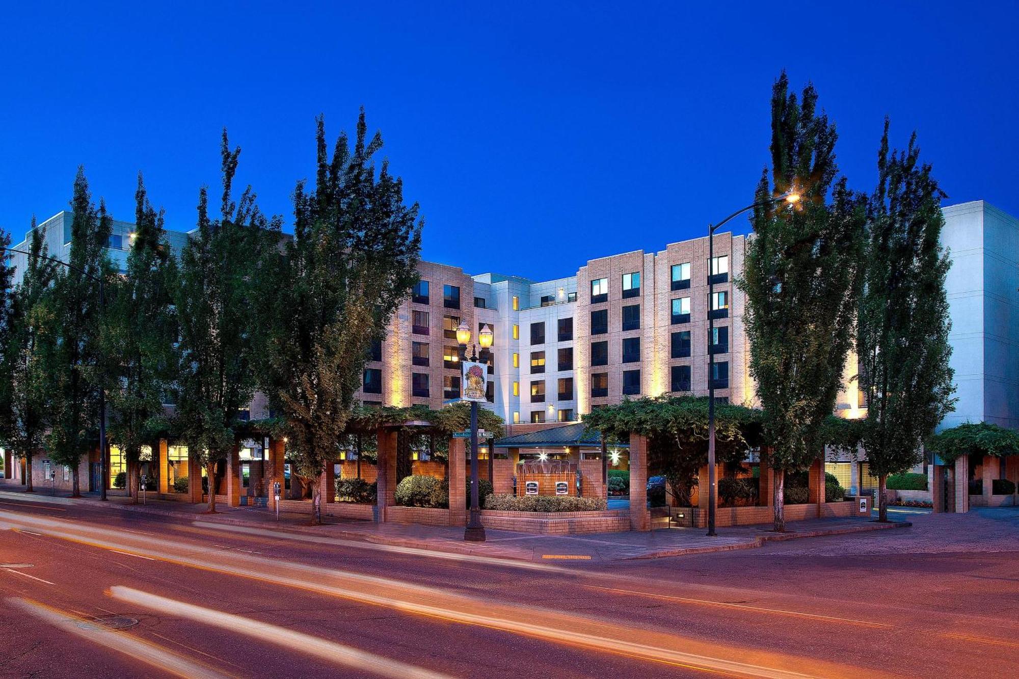 Готель Courtyard Portland Downtown / Convention Center Екстер'єр фото